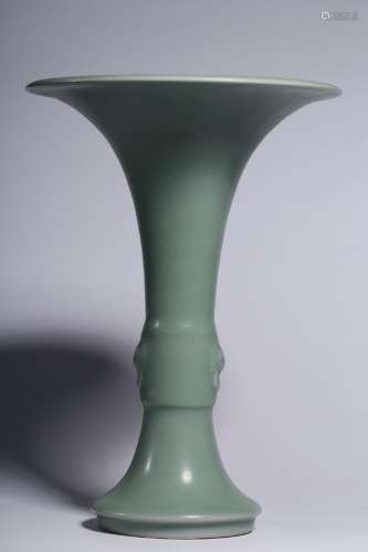 : longquan vase with flowersCD high 18 cm bottom diameter of...