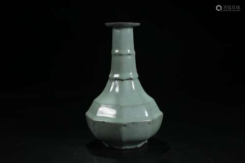 Eight arrises flask, longquan string linesSize: 24.5 belly s...