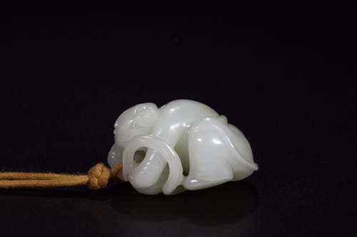 : put a hetian jade the ladSize: 4.8 cm wide and 3.8 cm high...