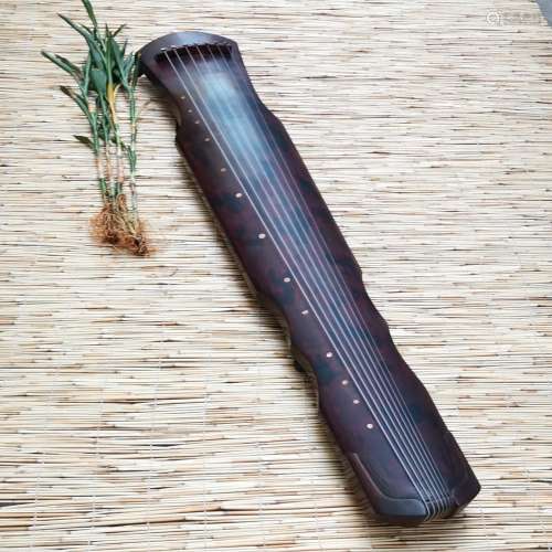 His wooden guqin:Soft tune, is collected fully clever, linge...