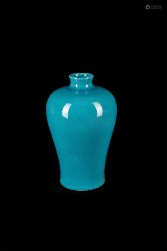 孔雀蓝釉梅瓶