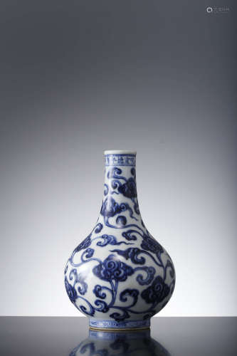 A Chinese Lingzhi Pattern Vase, Xuande Mark