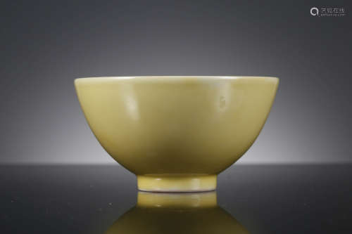 A Chinese Yellow Glaze Bowl, Kangxi Mark