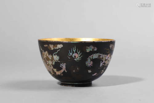 A Mop-Inlaid Lacquerware Dragon Bowl