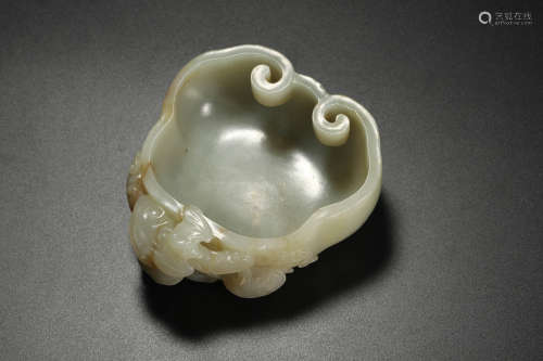 A Celadon Jade Ruyi-Form Washer