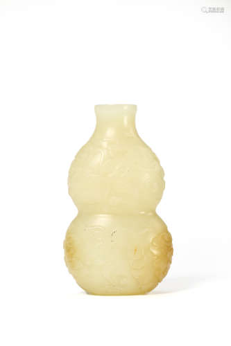A Carved White Jade Gourd-Shape Snuff Bottle