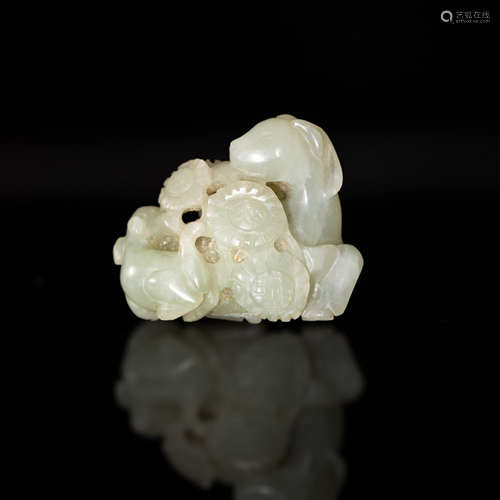 十八/十九世紀  白玉雙鹿掛墜A Chinese carved white jade deer1...