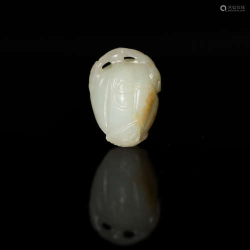 十八/十九世紀   白玉雕瓜果墜A Chinese carved white jade frui...