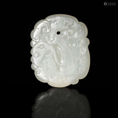 十八世紀   白玉雕龍形佩A Chinese carved white jade dragon pl...