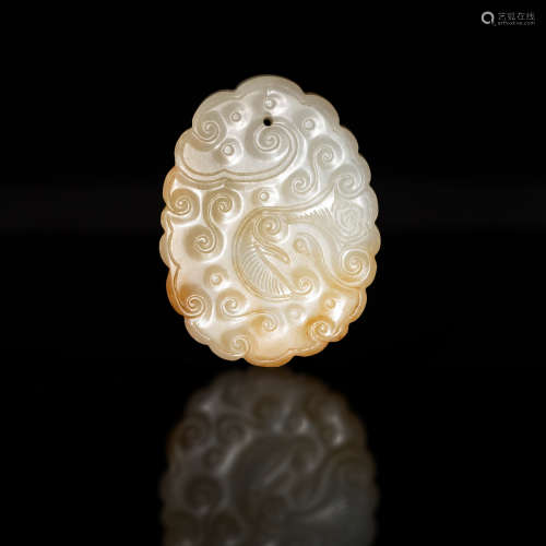 十八世紀   玉雕卷雲鳳形佩A Chinese carved jade plaque with p...