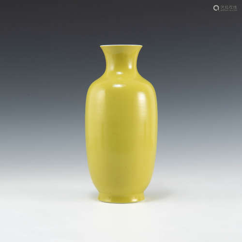 民國   檸檬黃釉瓶A Chinese lemon-yellow-glazed vaseRepublic ...