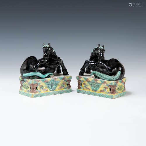 十九世紀晚   素三彩瓷塑馬一對A pair of Chinese sancai horses...