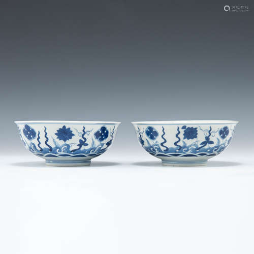 清道光   青花海水蓮花碗一對A pair of Chinese blue and white ...