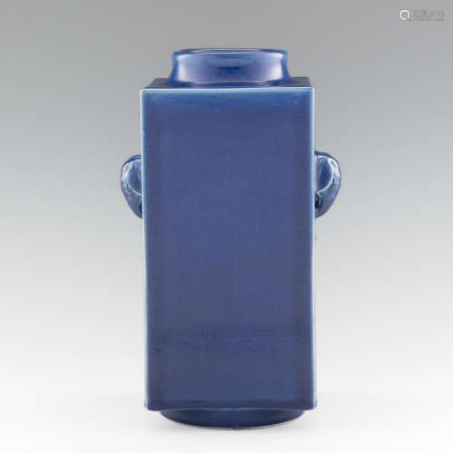 清同治 祭藍釉象耳琮式瓶A Chinese blue-glazed square vaseTong...