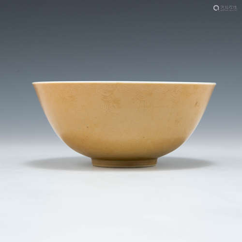 清雍正   米黃釉暗刻花卉碗A Chinese yellow-glazed incised bow...