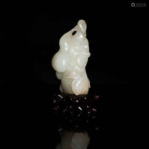 十九世紀   白玉雕葫蘆掛墜（附硬木座）A Chinese carved white ja...