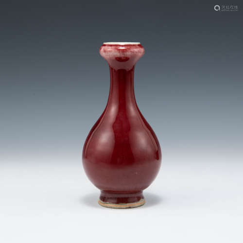 十九世紀早   紅釉蒜頭瓶A Chinese red-glazed garlic head vase...