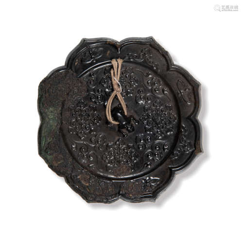 唐代   銅鏡（附錦盒）A Chinese bronze mirrorTang dynasty