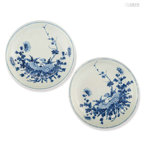 清光緒   青花花卉盤一對A pair of Chinese blue and white plat...