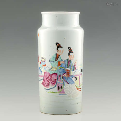 清雍正   粉彩仕女筒瓶A Chinese famille rose cylindrical vase...