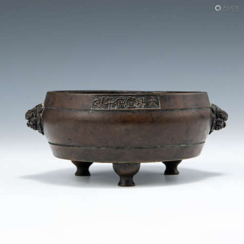 十九世紀   銅鋪首鼓形三足爐A Chinese bronze tripod incense b...