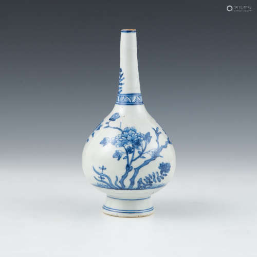 十八世紀   青花花卉膽瓶A Chinese blue and white dan vase18th...