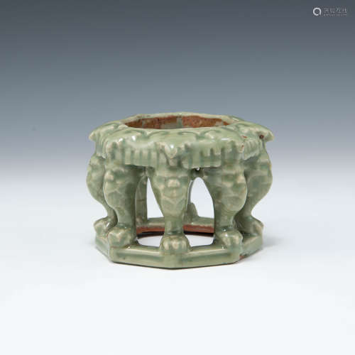 元代 龍泉座A Chinese Longquan celadon baseYuan dynasty