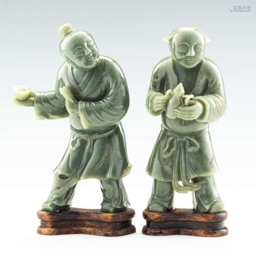 清乾隆   青玉童子擺件一對（附原木座）A pair of Chinese celadon...