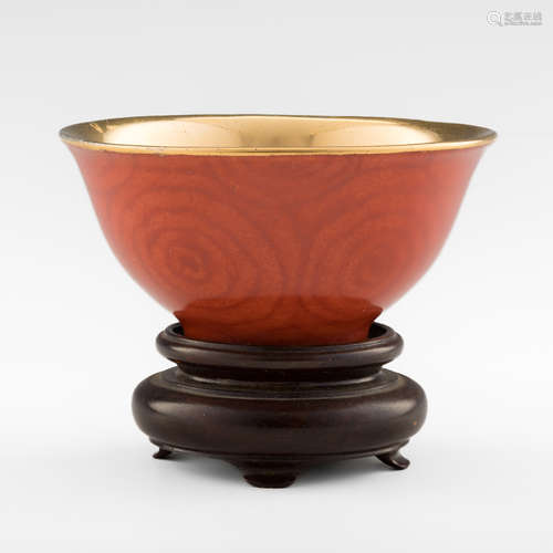 十八世紀   木紋釉杯（附硬木座）A Chinese imitation wood grain ...