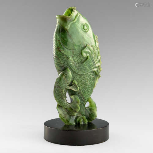 十八世紀   碧玉雕雙魚花插A Chinese carved spinach jade fish-...
