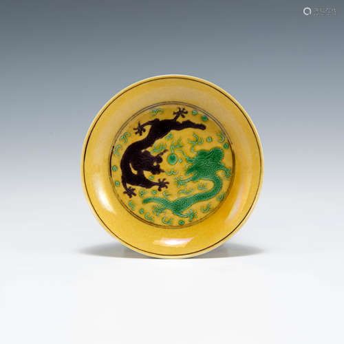 清光緒   黃地三彩龍紋盤A Chinese yellow-ground sancai plateG...