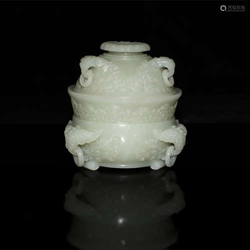 十八/十九世紀   白玉饕餮紋蓋爐A Chinese carved white jade ce...