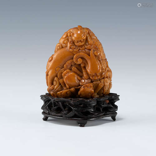 十八世紀   壽山石雕螭龍擺件A Chinese carved Shousan stone ch...