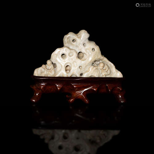 明代或更早   玉雕洞石（附硬木座）A Chinese carved jade mountai...