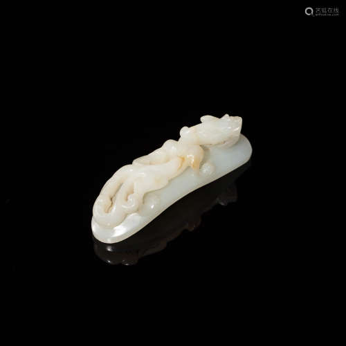 十八世紀   白玉龍勾A Chinese carved white jade dragon hook18...