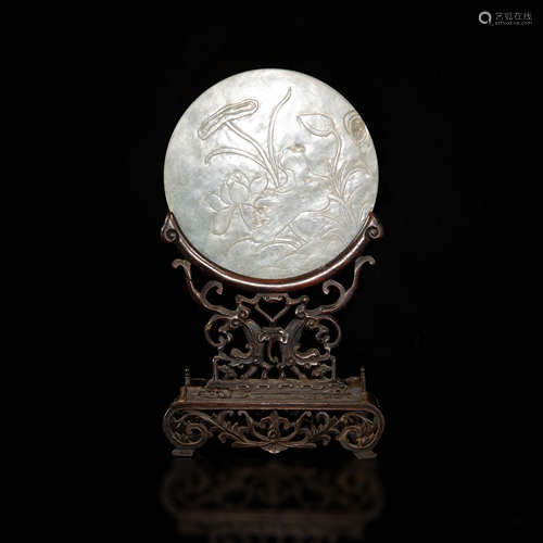 十九世紀  翡翠雕花鳥圓屏（附原配硬木座）A Chinese carved jadei...