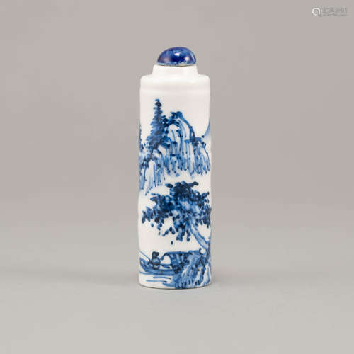 十九世紀   青花山水鼻煙壺A Chinese underglaze blue and white...