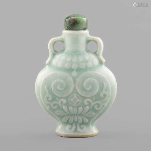 十九世紀   粉青釉雙耳鼻煙壺A Chinese celadon snuff bottle19t...