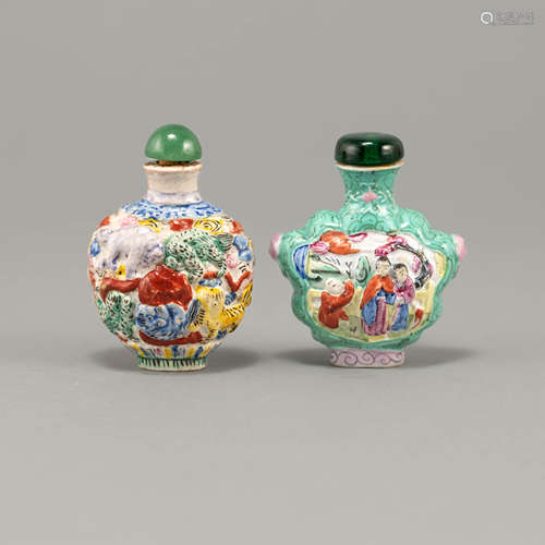 十九世紀 粉彩雕瓷鼻煙壺兩只Two Chinese carved porcelain snuf...