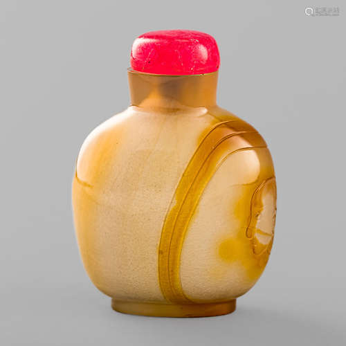 十八世紀   瑪瑙巧雕人物鼻煙壺A Chinese agate snuff bottle18t...