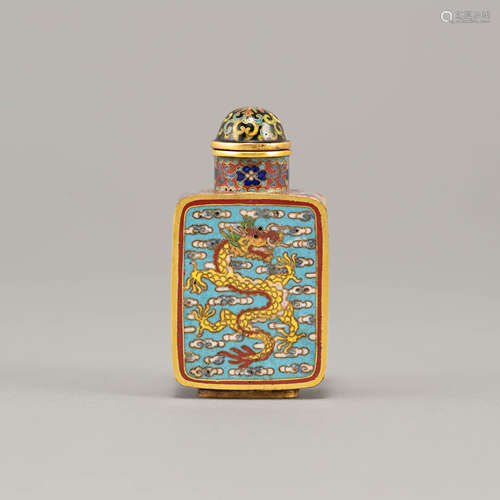 清代   乾隆款掐絲琺瑯龍紋鼻煙壺A Chinese cloisonne dragon sn...