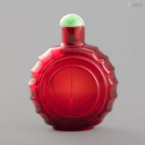 十八/十九世紀   紅料鼻煙壺A Chinese red Peking glass snuff b...