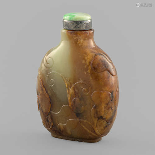 十八世紀   黃玉雕葫蘆萬代鼻煙壺A Chinese carved yellow jade ...