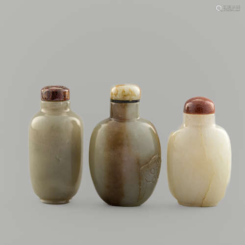 十八/十九世紀   玉鼻煙壺三只Three Chinese jade snuff bottles...