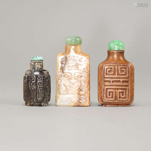 十八/十九世紀   方形玉雕鼻煙壺三只Three carved jade snuff bo...