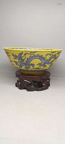 Chenghua yellow blue and white longfeng green-splashed bowls