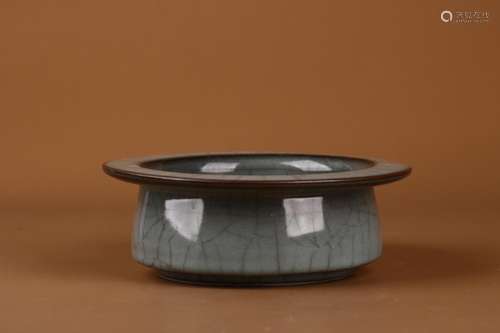 Brother, glaze fold along the washSize: 7.5 cm diameter 19 c...