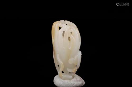 Hetian jade live furnishing articlesSize: 8.5 * 4 cm weight:...