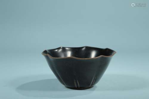 , ji kiln black glaze flower lamp5.9 cm diameter is 12 cm hi...