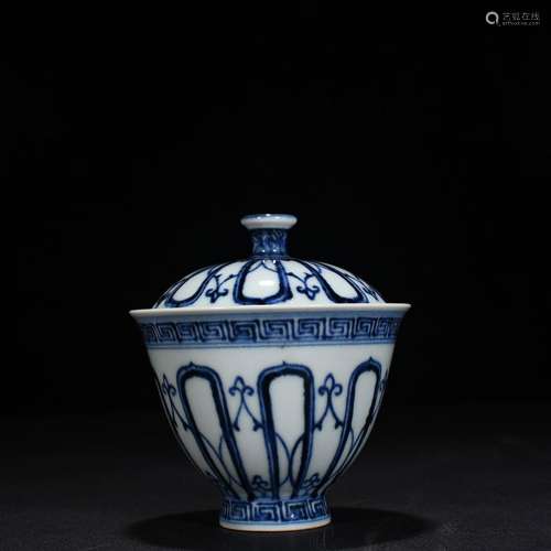 Blue and white flower tattoos tureen 10 x 9.7 cm